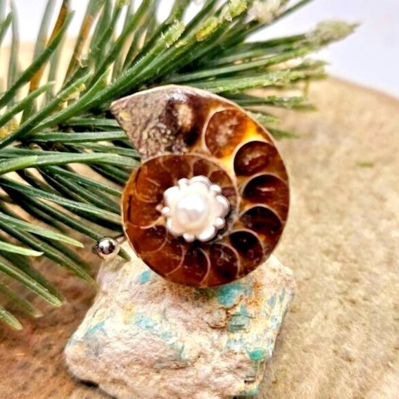 Beautiful Nature Conch Silver Flower Open Wrapped Ring - Picture 8 of 10